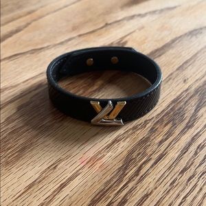 BRAND NEW LOUIS VUITTON TWIST BRACELET